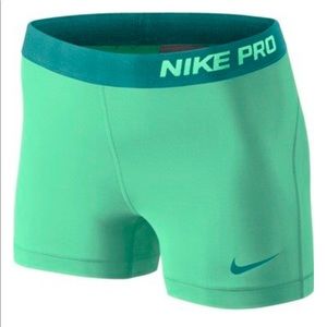 Women’s Nike Pro Mint Green Shorts size Large